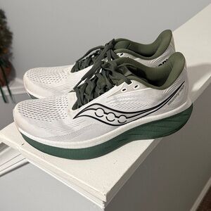 Saucony Ride 18 White and Green Running Shoes